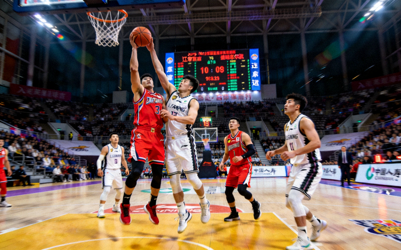 CBA联赛广东宏远队与辽宁本钢队总决赛激烈对抗